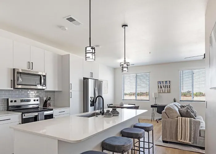Landing Stylish 2Bd Gym Pool *