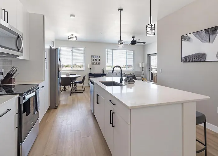 Landing Stunning 2Bd Gym Clubhouse Apartament