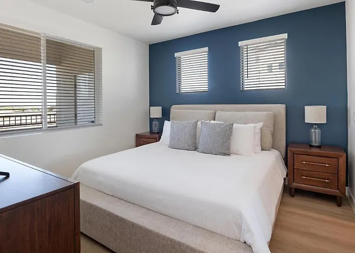 Landing Stylish 2Bd Gym Pool Apartment