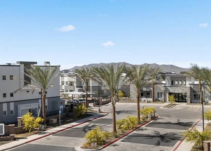 Landing Stylish 2Bd Gym Pool Apartment
