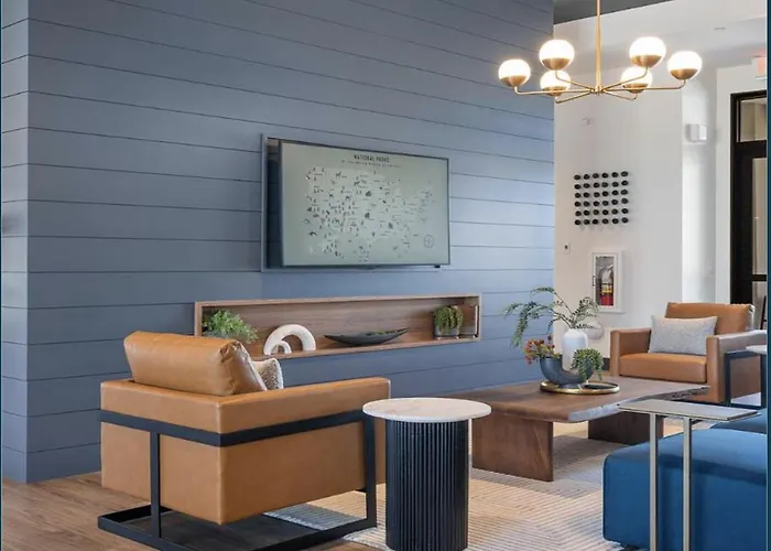 Landing Stylish 2Bd Gym Pool Apartment *